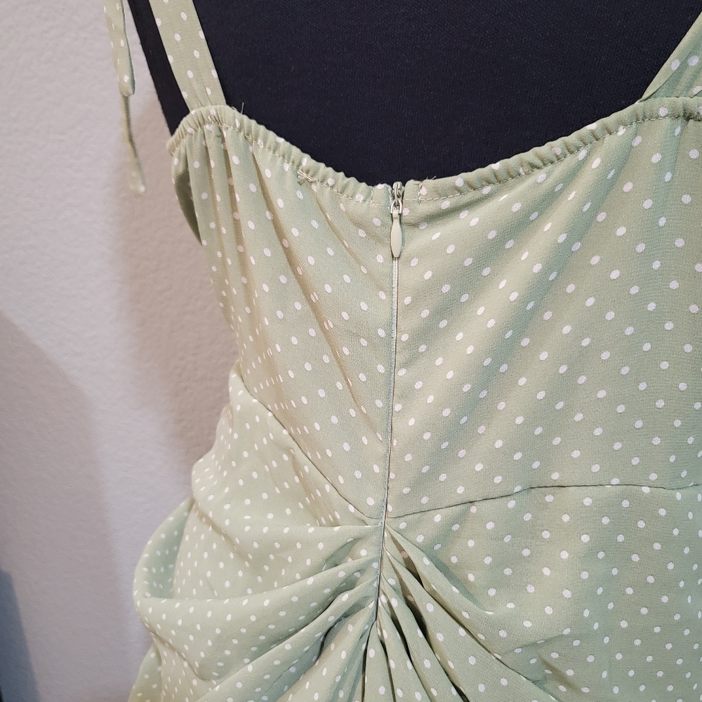 PrettyLittleThing Underwire Detail Draped Midi Dress - Picture 4 of 5